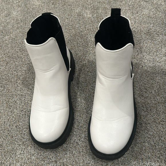 Women’s White Chelsea Boots - Picture 3 of 10